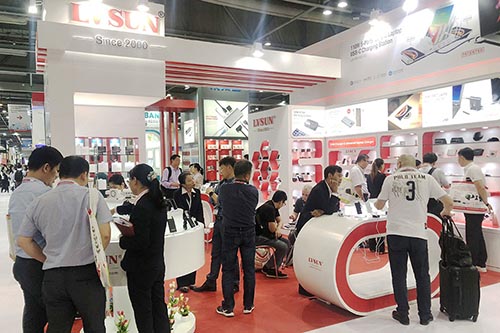创新引领品质生活——LVSUN龙威盛桌面嵌入式充电器亮相2018香港秋季电子展