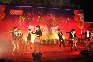 LVSUN龙威盛2013春节联欢晚会 舞蹈《甩葱STYLE》