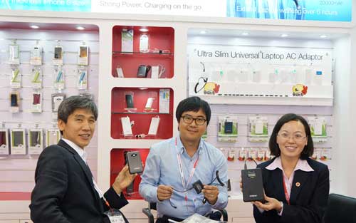 lvsun龙威盛展位客户留影
