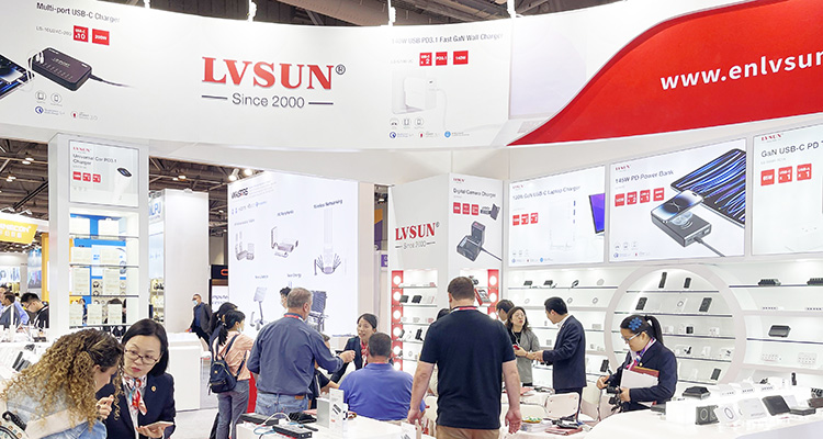 重新定义充电生活——LVSUN龙威盛全新充电站亮相香港环球展